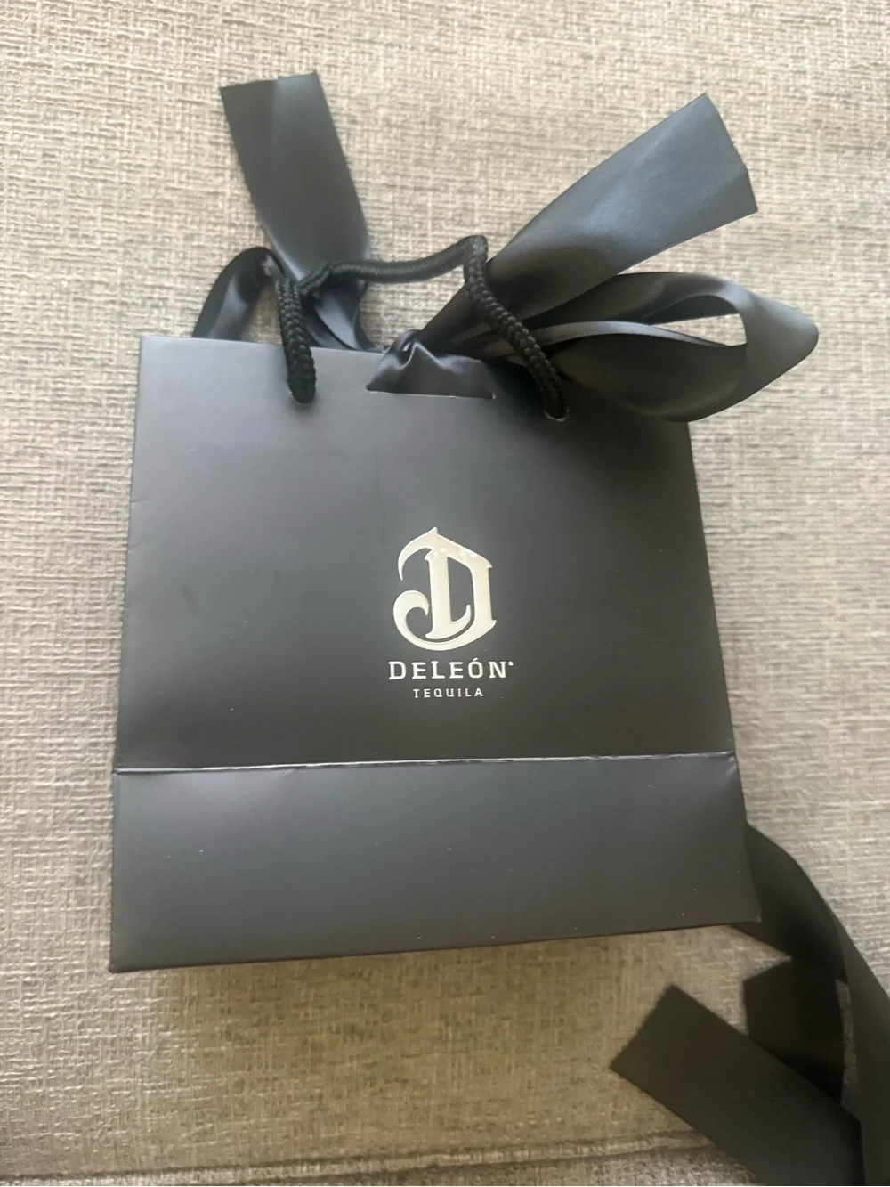 Set of 5 DeLeón Tequila Gift Bags Black Rope Handles Satin Ribbon Luxury Bottle